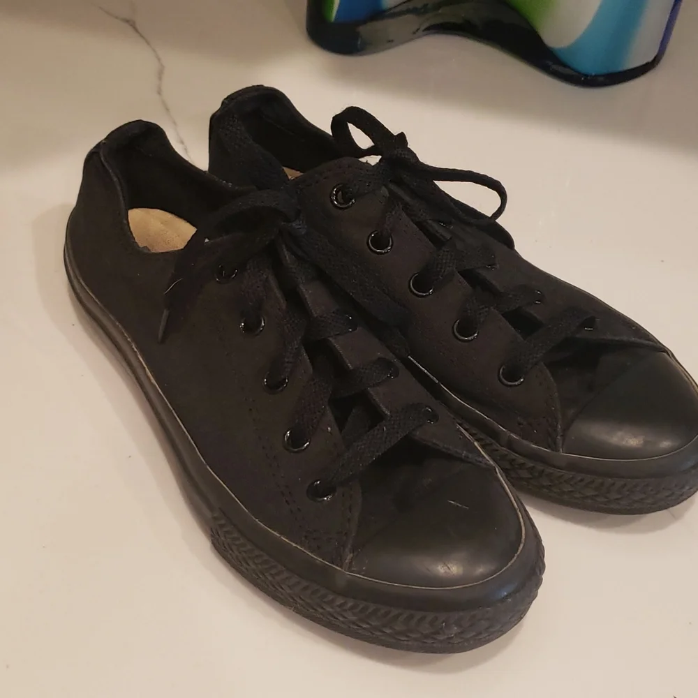 Black converse sneakers size 3